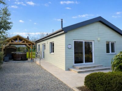 Woodland Lodges Self Catering Accommodation Lough Erne : Fermanagh Lodges self catering lodges : sleeps up to 4 people
