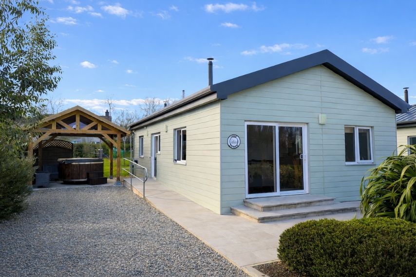 Woodland Lodges Self Catering Accommodation Lough Erne : Fermanagh Lodges self catering lodges : sleeps up to 4 people