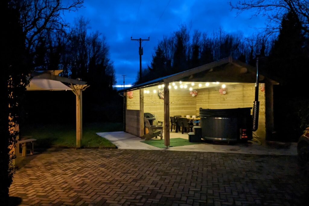 Cygnet Lodge Outdoor Kitchen in the twilight